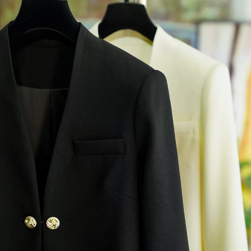 Damen Stilvoller Kurzblazer mit glamourösen Knöpfen Drune