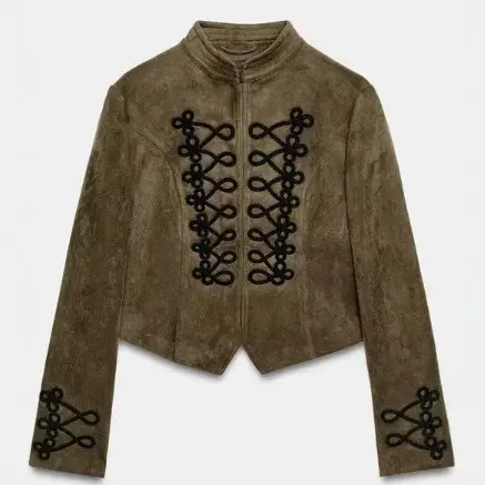 Damen Taillierte Cropped‑Wildlederjacke im Military‑Look mit Mandarinkragen und dekorativen Kordelapplikationen Drune