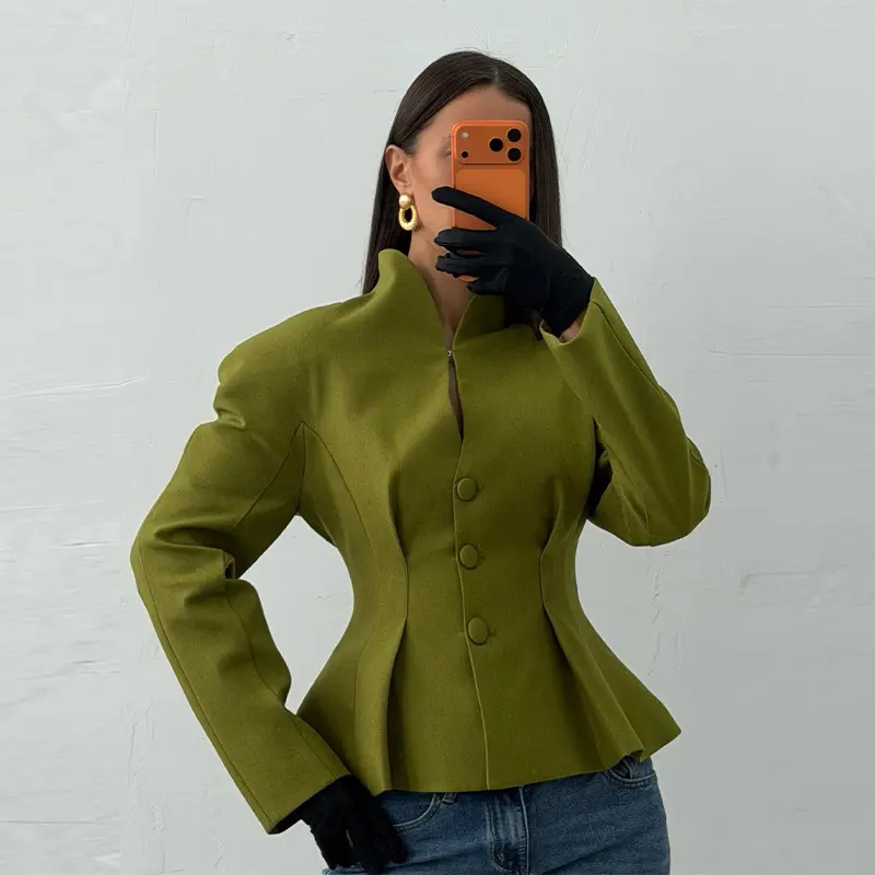 Damen Taillierte kragenlose Blazerjacke mit verdeckter Knopfleiste und figurnahen Abnähern Drune
