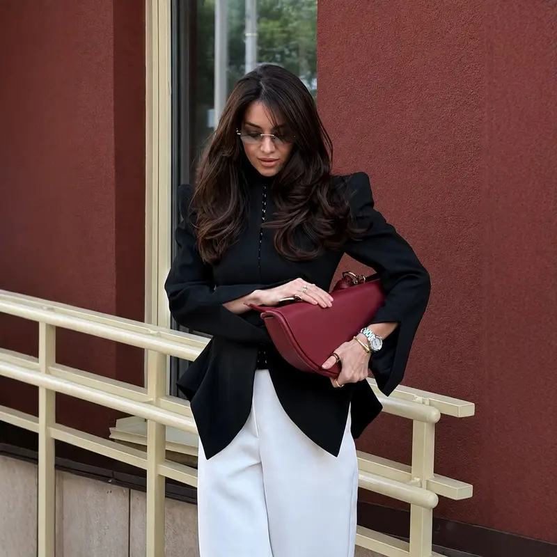 Damen Taillierter Blazer mit betonter Schulterpartie, asymmetrischem Schößchen und Schlitzärmeln Drune
