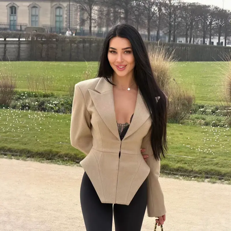 Damen Taillierter Blazer mit Peplum-Schnitt und asymmetrischer Saumführung Drune