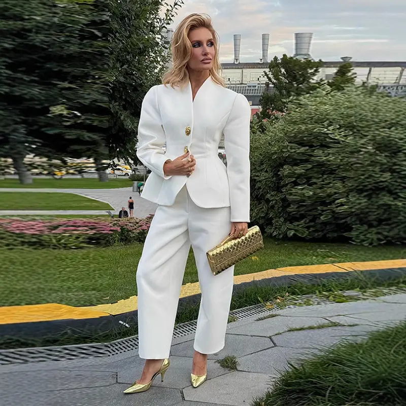 Damen Taillierter Blazer mit Schößchen und weite Hose mit hohem Bund Drune