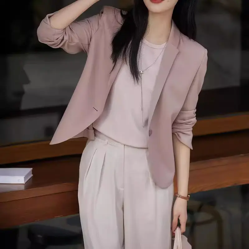 Damen Taillierter Ein-Knopf-Blazer aus leichtem Crepe mit geschwungener Saumlinie Drune