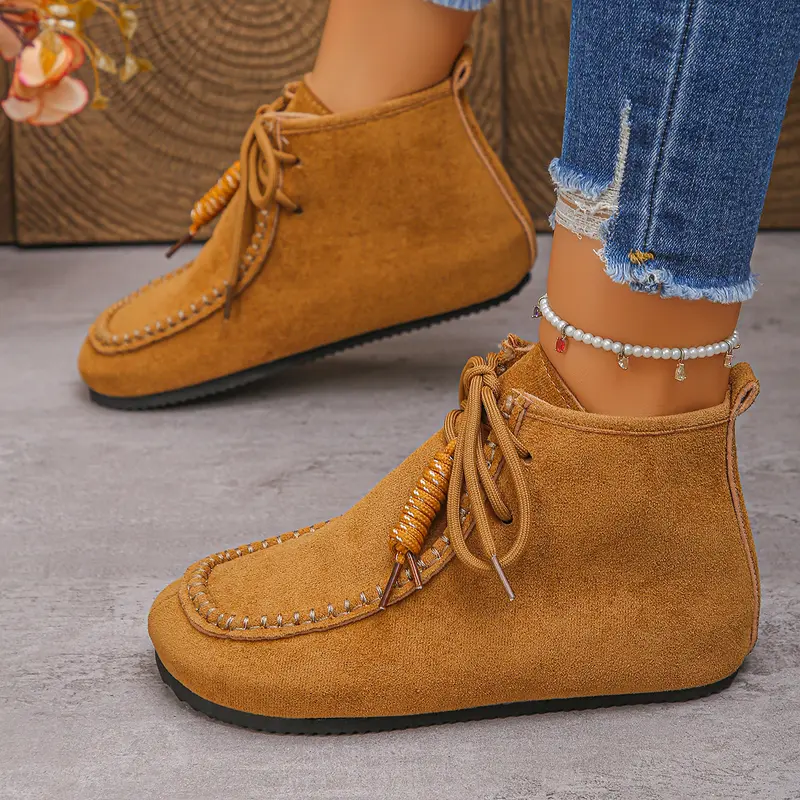 Damen Velours‑Mokassin‑Stiefelette mit handgenähter Ziernaht und Quasten‑Schnürung Drune