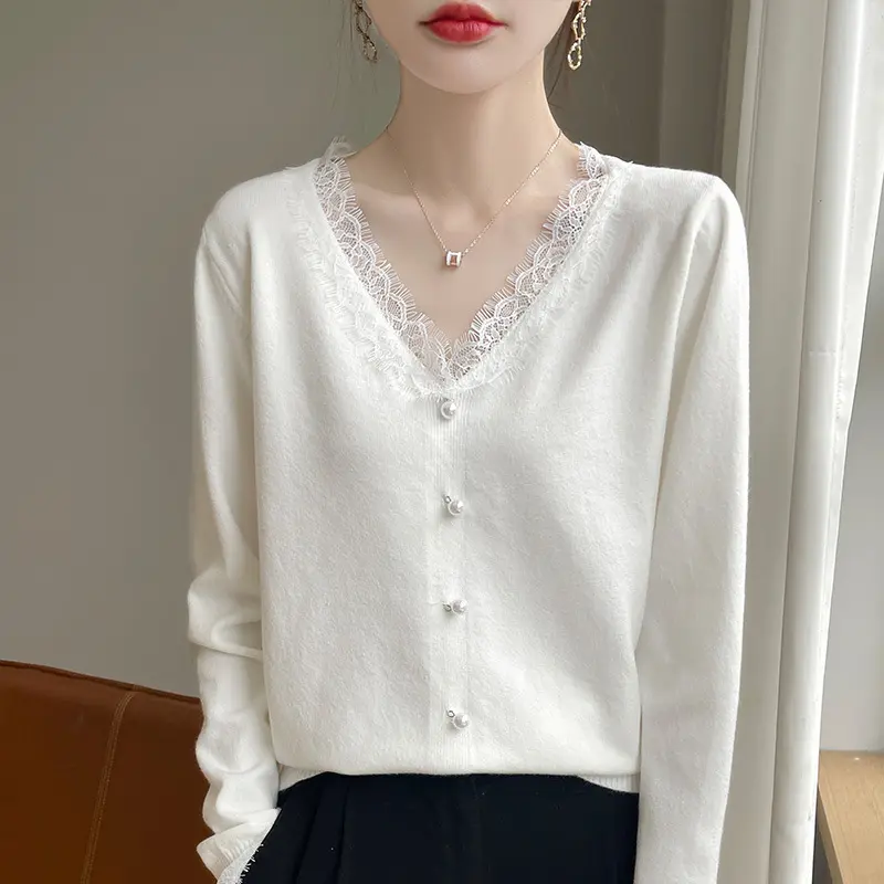 Damen Zarter V-Ausschnitt-Feinstrickcardigan mit floraler Spitzenkante und Perlenverzierung Drune