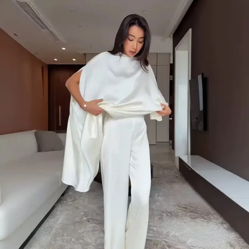 Damen Zweiteiliges Ensemble aus fließendem Cape mit asymmetrischem Saum und hochtaillierter Weitbein‑Hose Drune