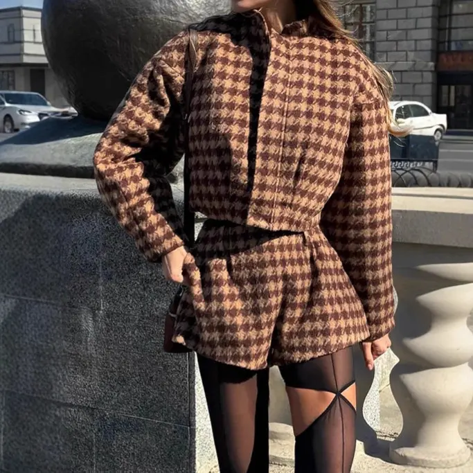 Damen Zweiteiliges Hahnentritt-Wollmix-Set mit tailliertem Kurzblazer und hochgeschnittener Short Drune