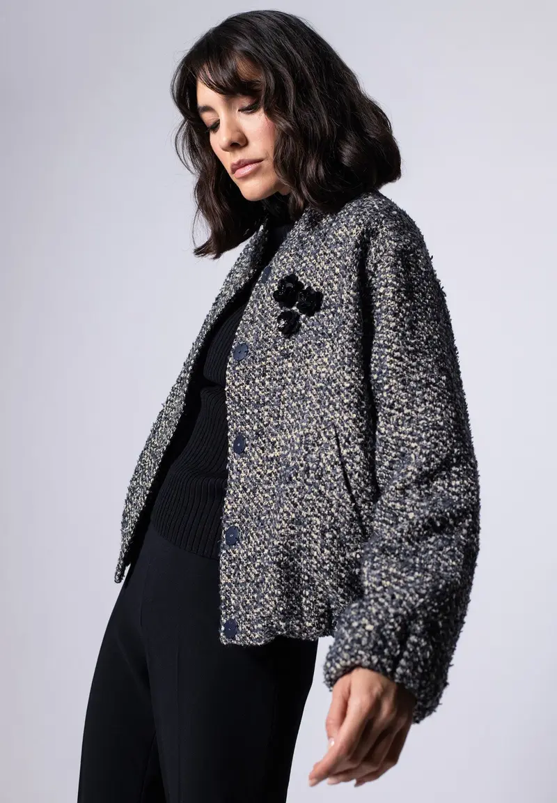 Elegante Bouclé Kurzjacke mit Blütenapplikation
