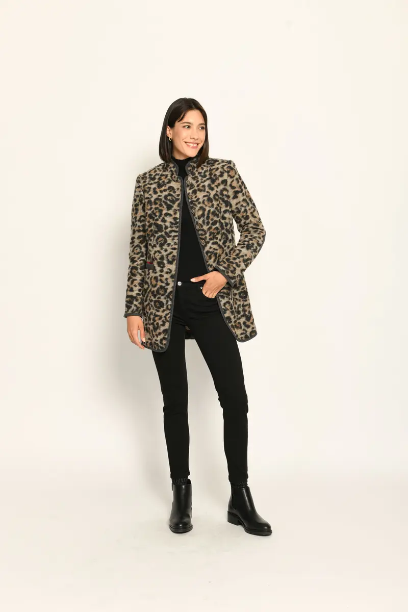 Eleganter Gehrock im Leo-Print
