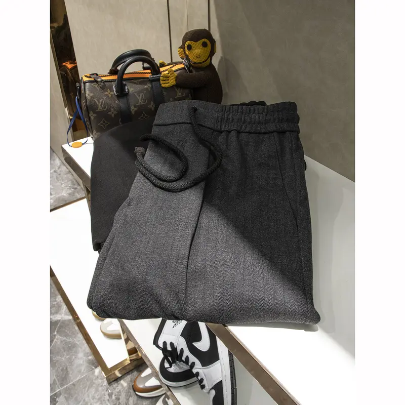 Herren Elegante Jogginghose im Tapered Schnitt mit Bundfalten und Kordelzug Drune