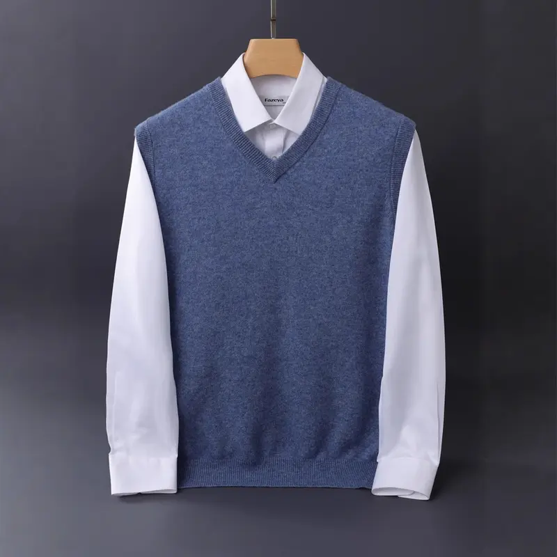 Herren Feine V‑Ausschnitt Strickweste aus Merino‑Blend mit geripptem Saum Drune