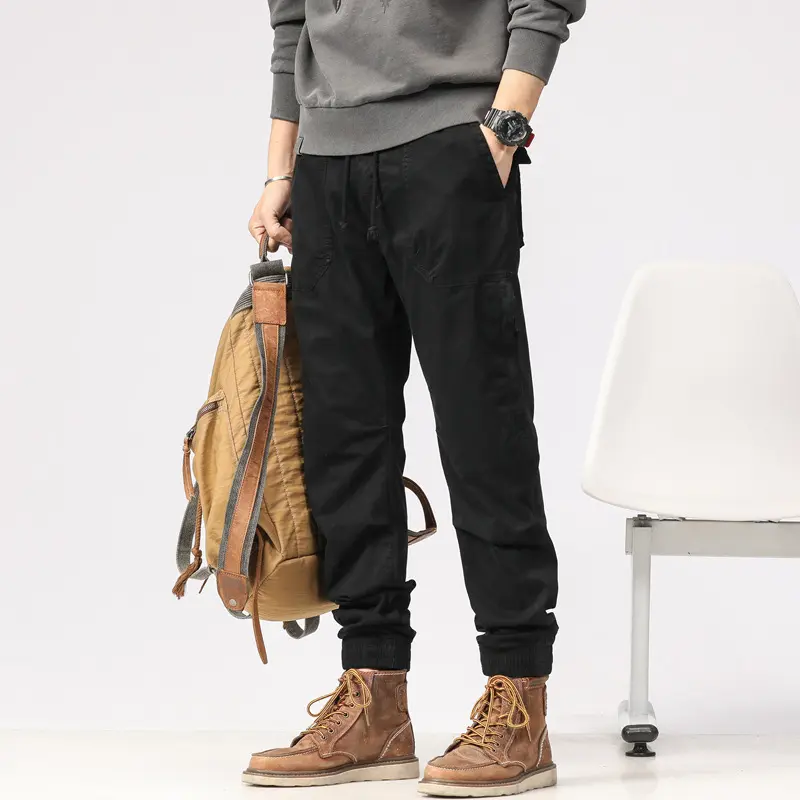 Herren Field-Joggerhose im Military-Workwear-Look mit Ziernähten, aufgesetzten Utility-Taschen und Kordelbund Drune