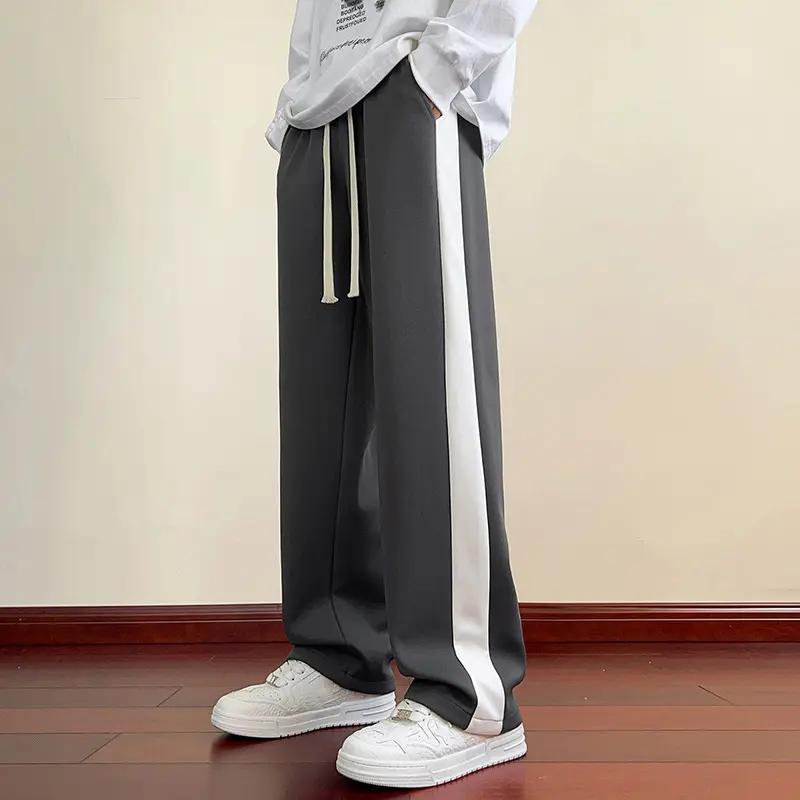 Herren Stylische und komfortable Freizeithose mit kontrastierenden Seitenstreifen