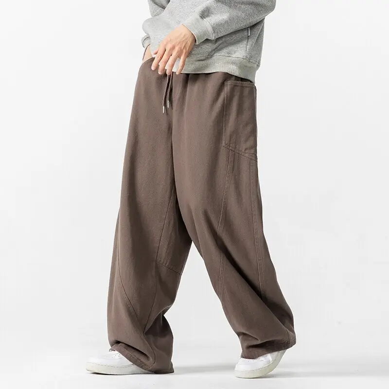 Herren Weite Loungehose mit Tunnelzug, aufgesetzten Taschen und markanten Panelnähten Drune