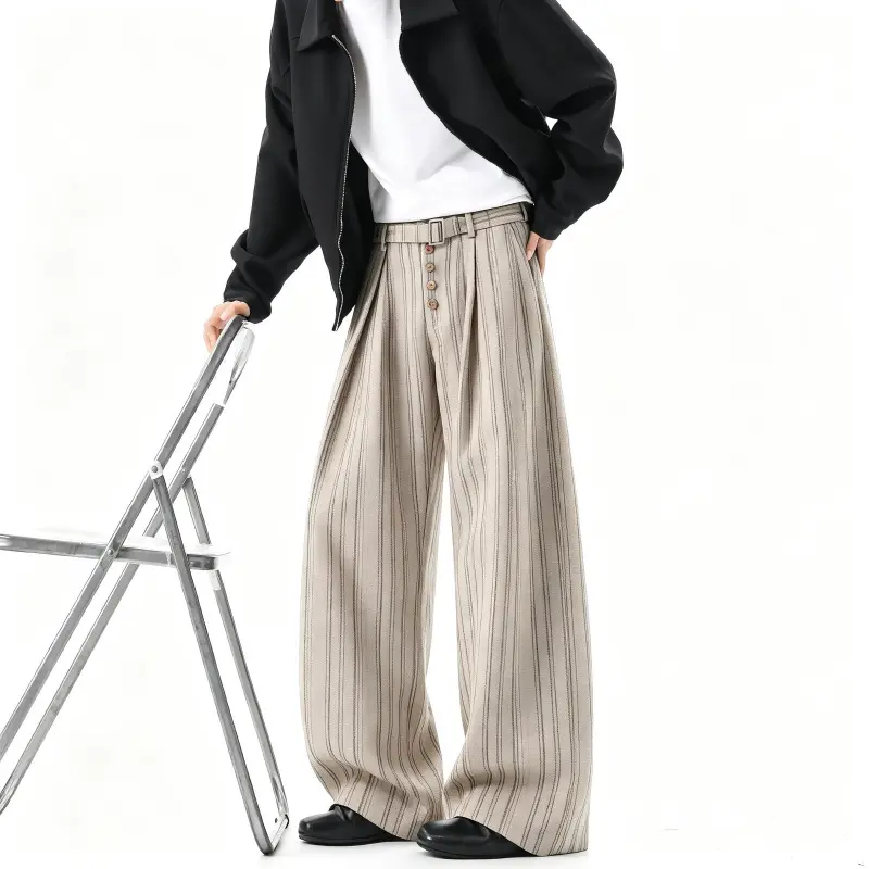 Herren Weite Nadelstreifen-Hose im Baggy‑Cut mit hoher Taille, Falten und Zierknopfleiste Drune