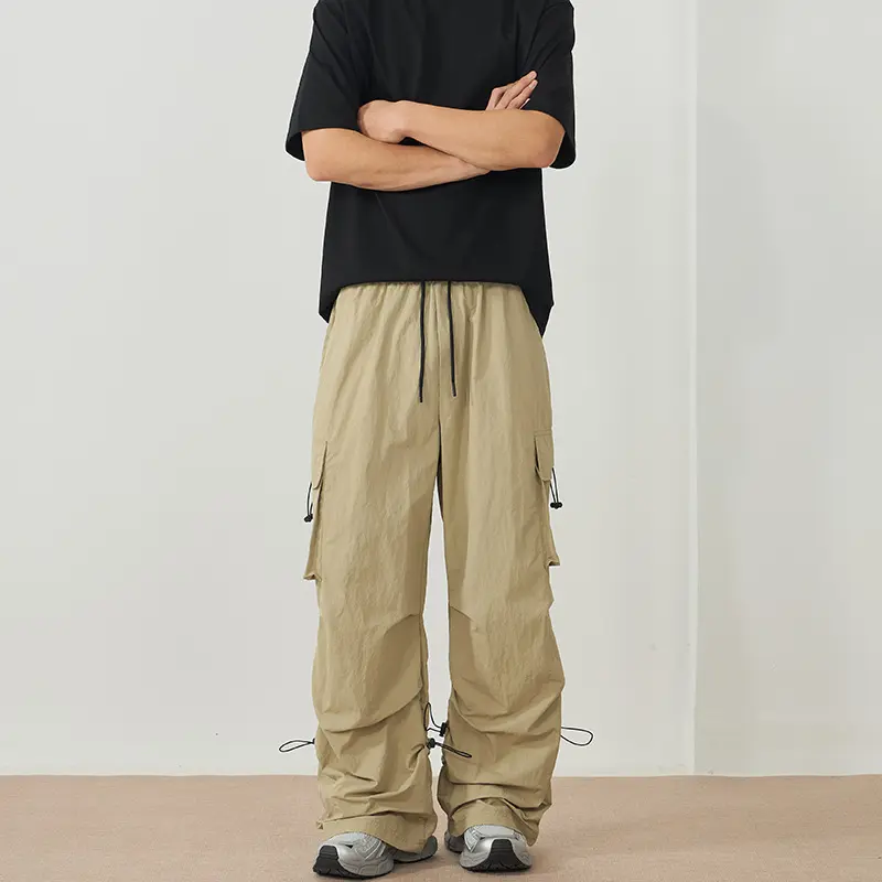 Herren Weite Nylon-Cargohose mit verstellbaren Saumkordeln und Tunnelzugbund Drune