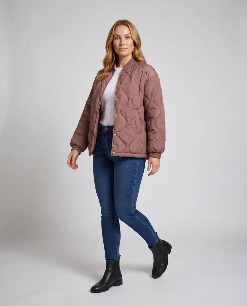 Leichte gesteppte Kurzjacke für Damen mit Wolkensteppung und Druckknopfverschluss