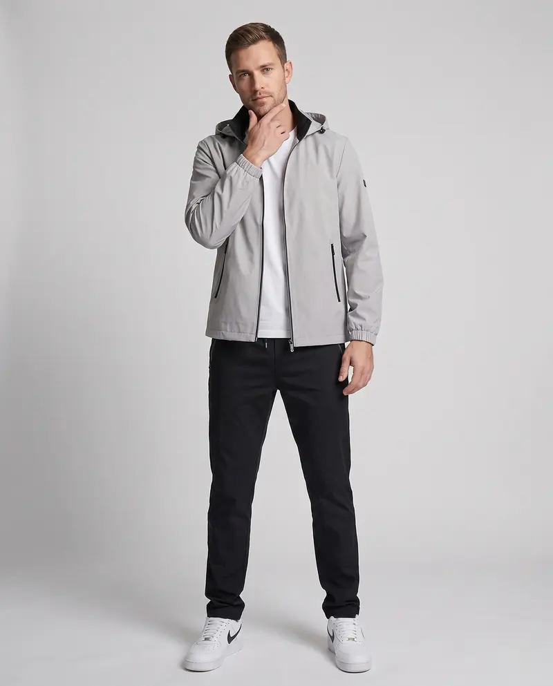 Männliche sportliche Trainingsjacke mit passender Jogginghose Drune