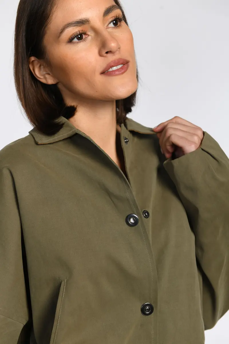 Modische Sommerjacke aus gewachster Baumwolle