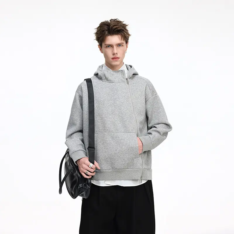 Unisex Asymmetrischer Kapuzenpullover mit hohem Kragen, diagonalem Reißverschluss und Kängurutasche Drune