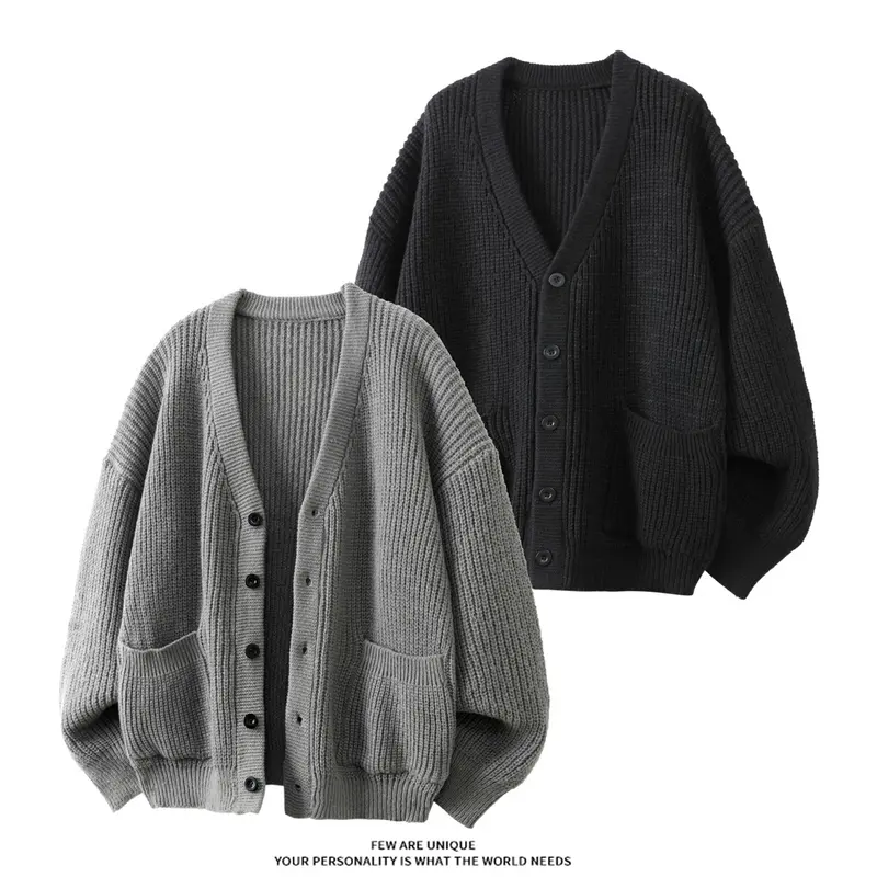 Unisex Oversize Grobstrick-Cardigan mit V-Ausschnitt, Knopfleiste und aufgesetzten Taschen Drune