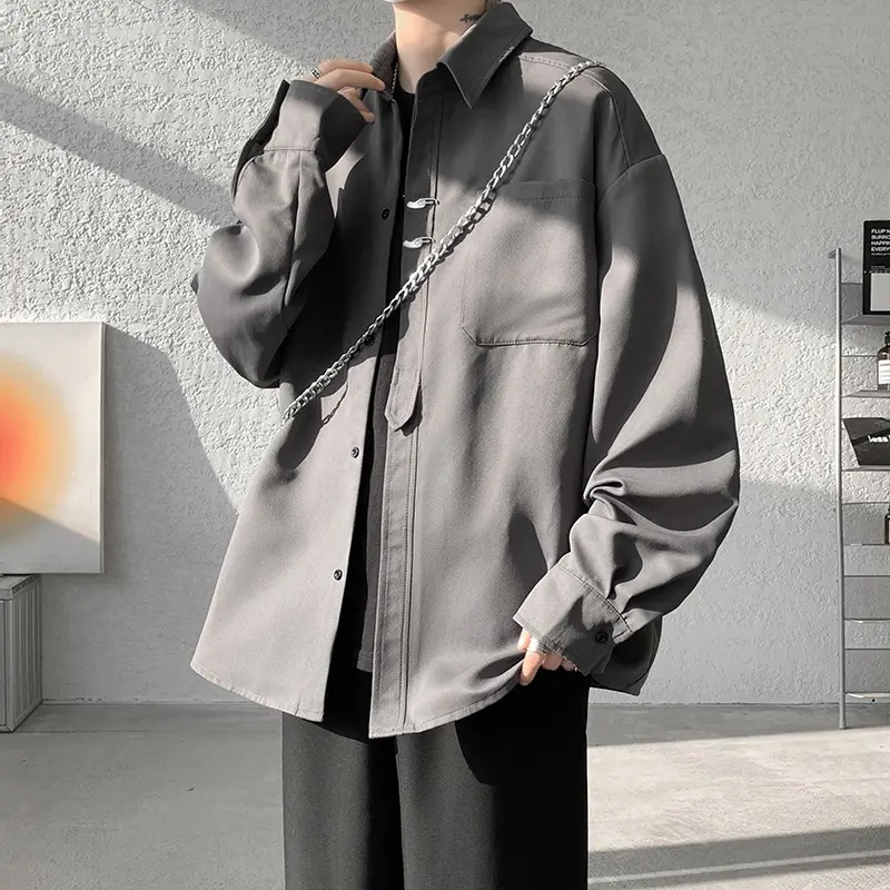 Unisex Oversize Hemdjacke im minimalistischen Utility-Look mit Brusttasche und verdeckter Knopfleiste Drune