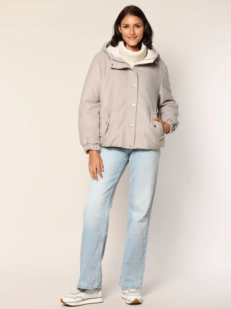 Wolljacke mit Kapuze