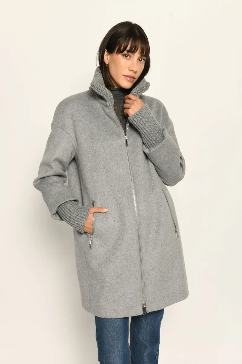 Wollmantel mit soften Strickakzenten