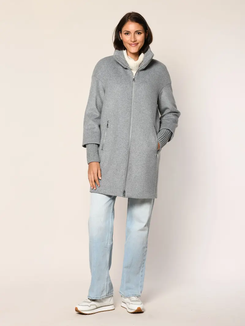 Wollmantel mit Strickdetails